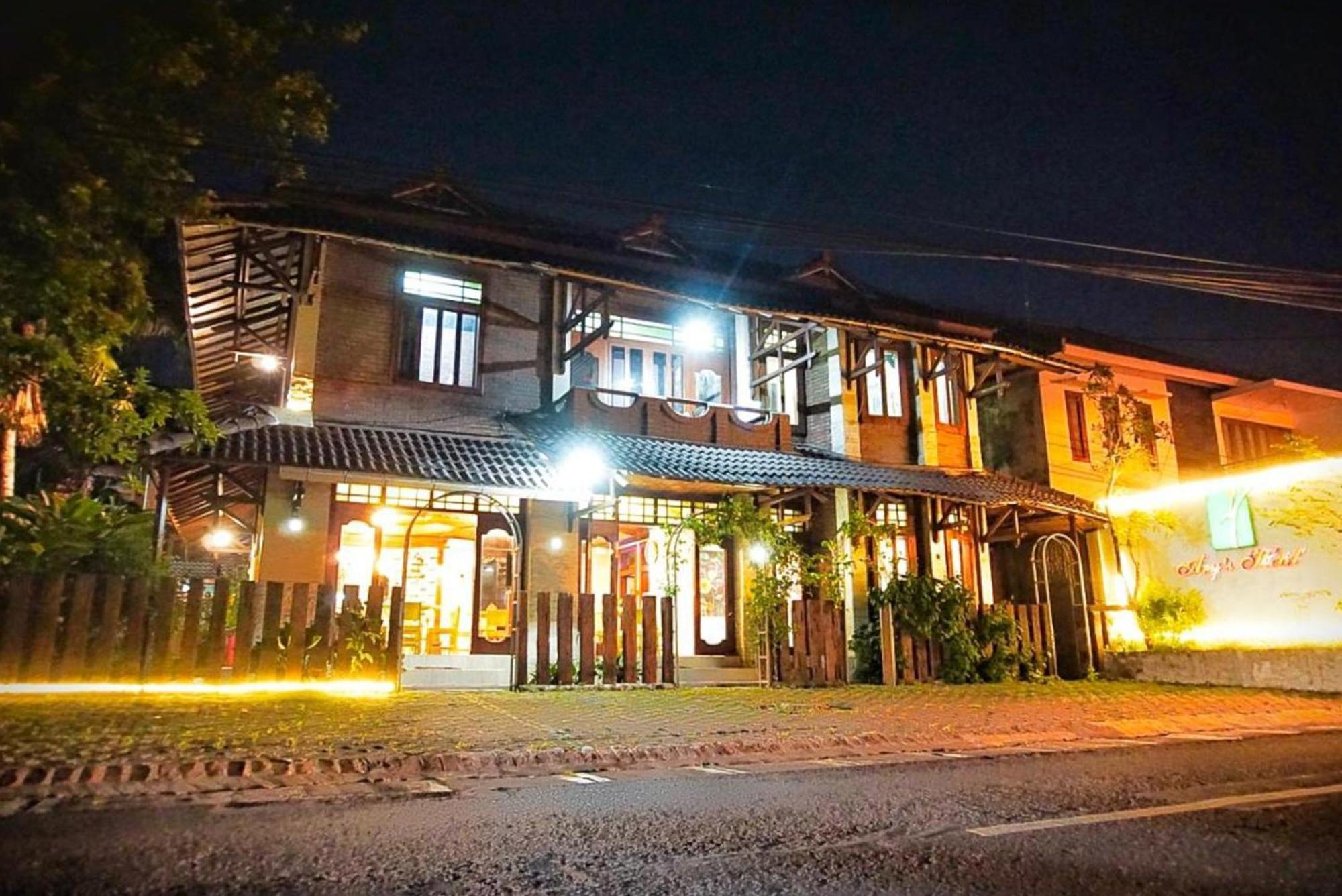 Arys Garden Hotel Yogyakarta Exterior foto