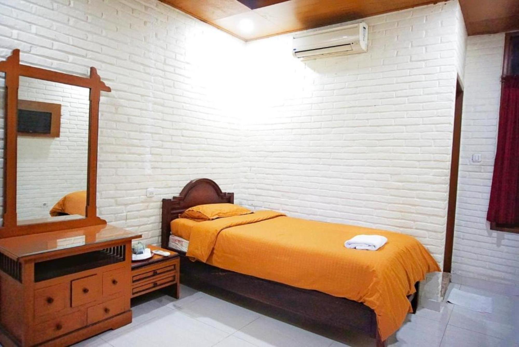 Arys Garden Hotel Yogyakarta Exterior foto