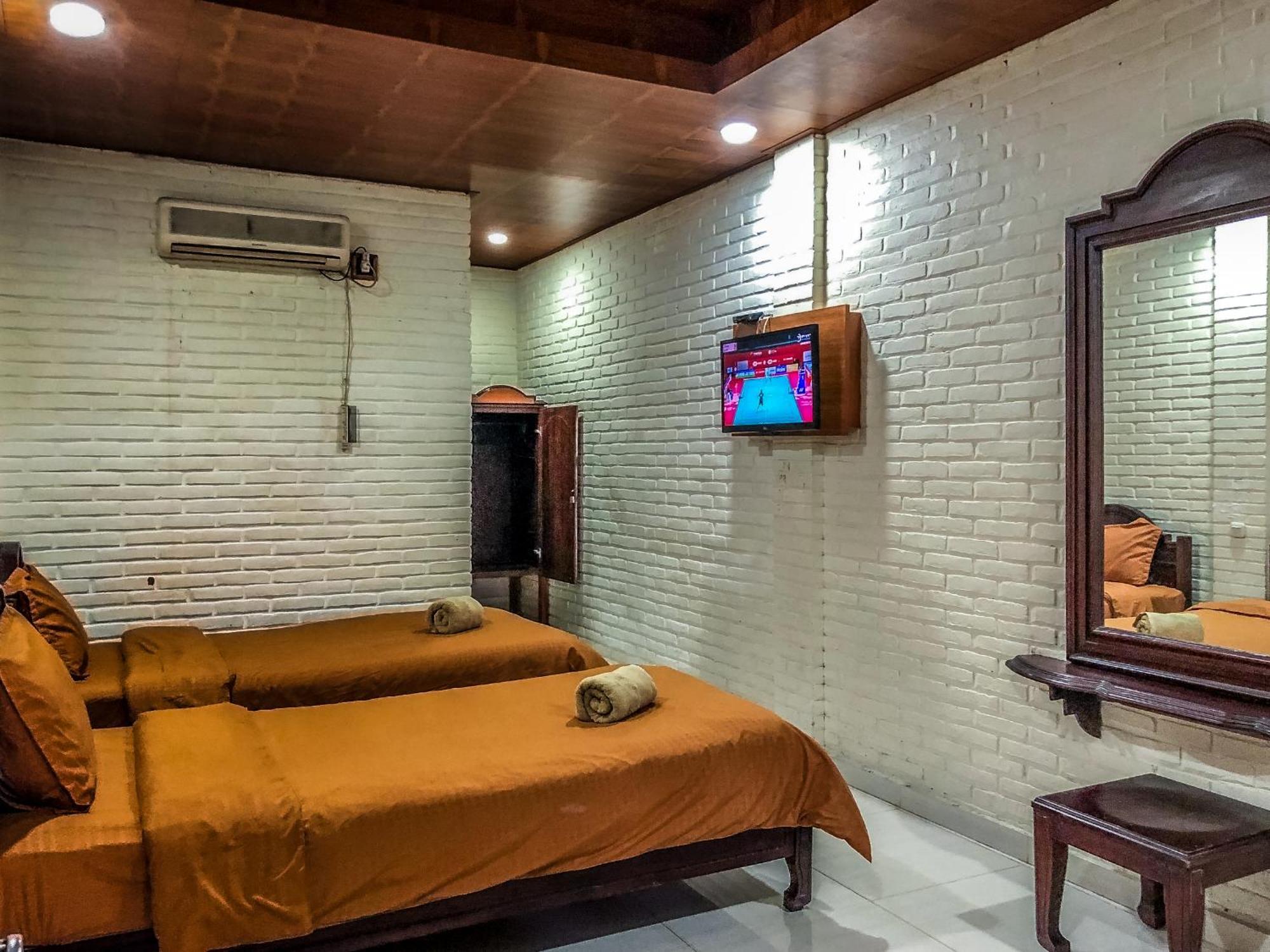 Arys Garden Hotel Yogyakarta Exterior foto
