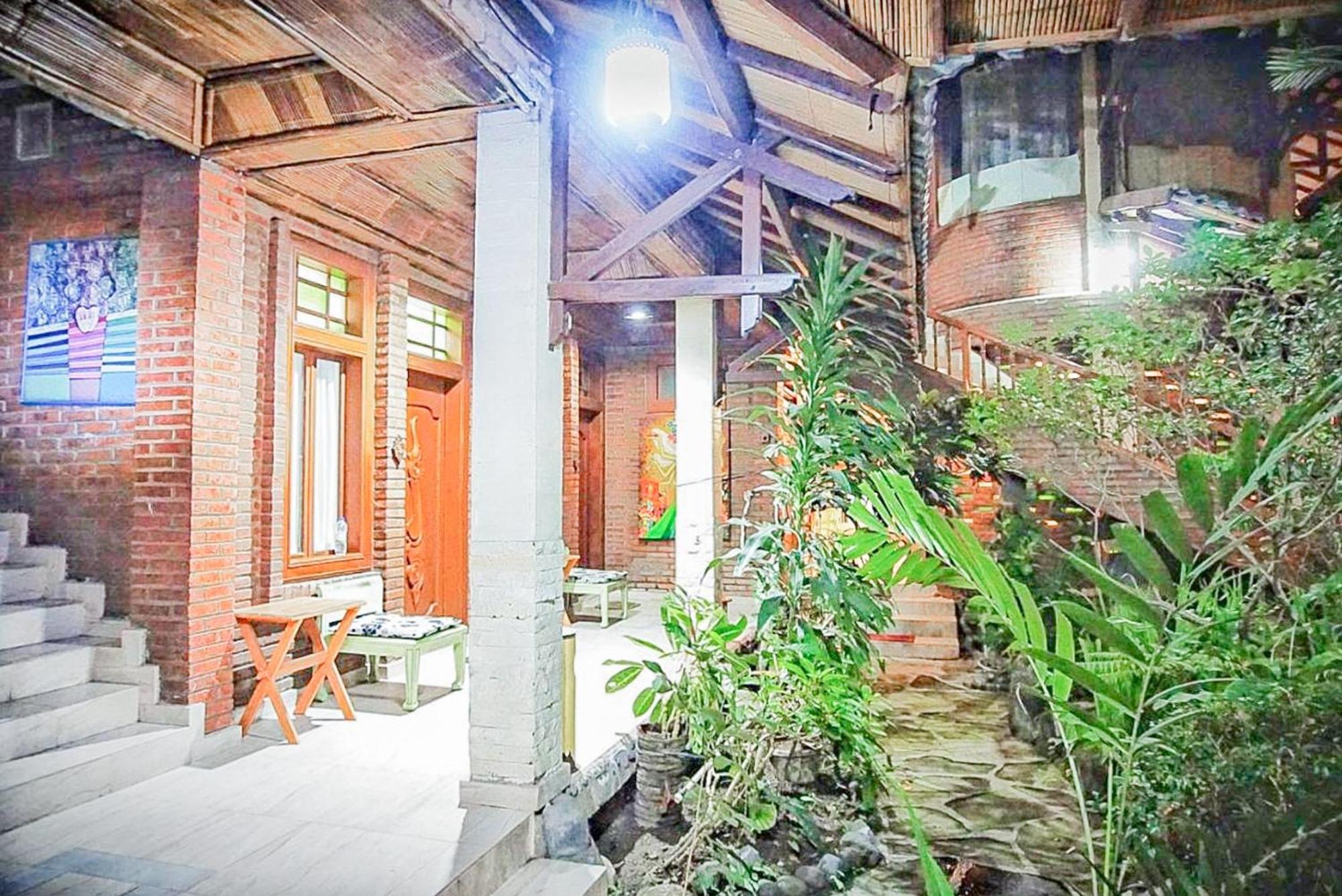 Arys Garden Hotel Yogyakarta Exterior foto