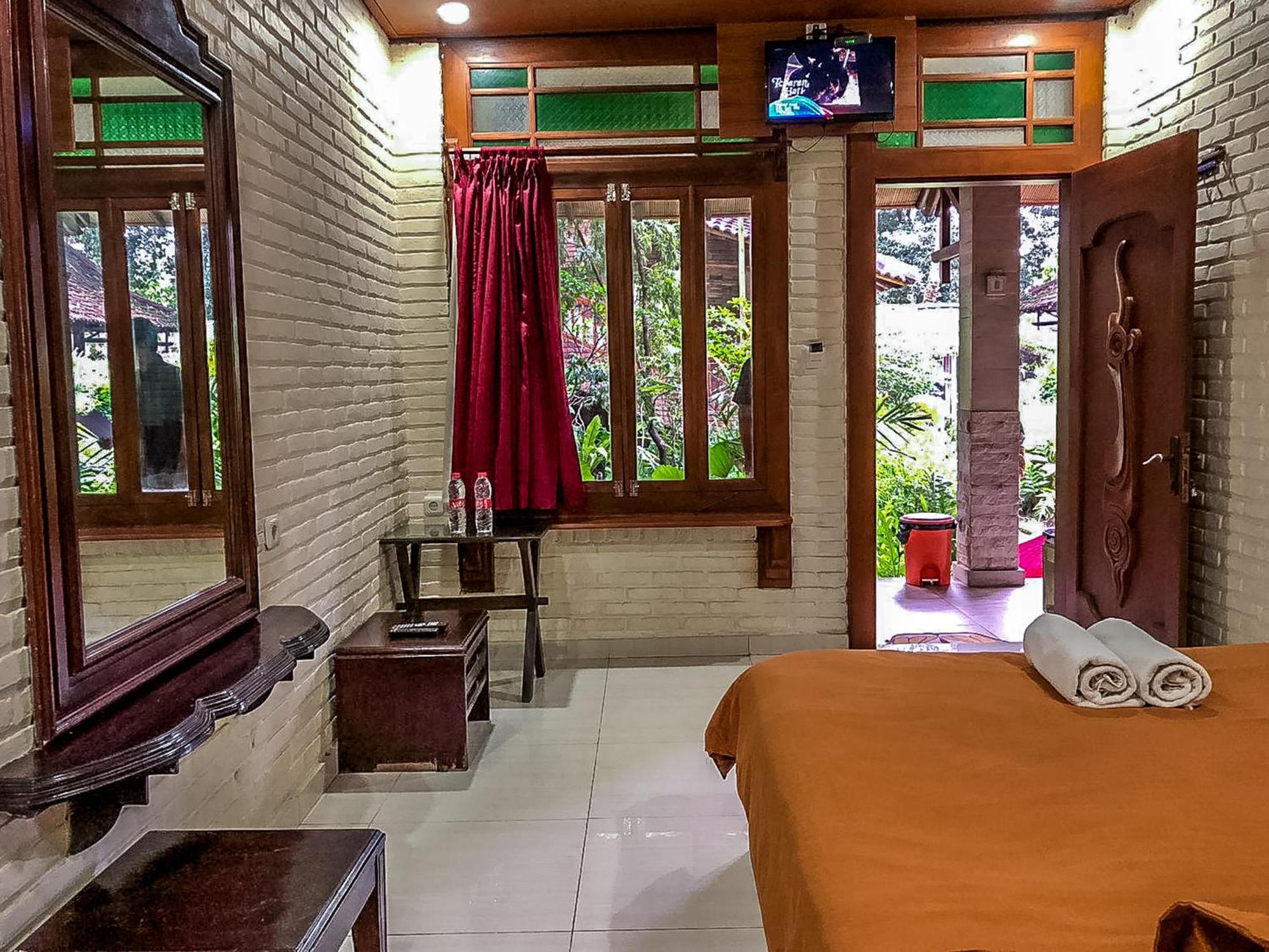Arys Garden Hotel Yogyakarta Exterior foto